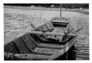 Ruuhi Halikon Vartsalan saha-alueen uuden kasarmin rannassa. Kuva: 1966 Turun yliopiston kansatieteen oppiaine.