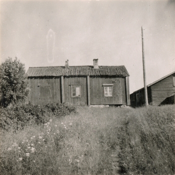 Kemin mlk., Lautiosaari. Tieksolan rantapuoli, rakennettu1793. Vuosiluku on ulko-oven yl�puolella �frontin�alla. Kuva: Eino Nikkil� 1947, Museovirasto.