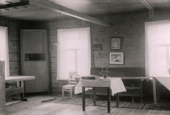 Kemin mlk., Ilmola. Pirtti sis�lt�. Kuva: Jorma Jussilainen 1947, Museovirasto.