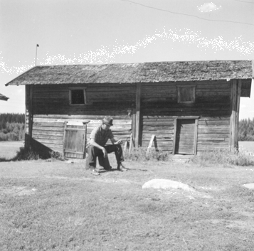 Maaninka, Lappetel�, Oravilahti. Aittarakennus. Kuvausaika: 1973. Valokuvaaja: Riitta R�is�nen. Kuopion kulttuurihistoriallisen museon kokoelmat.