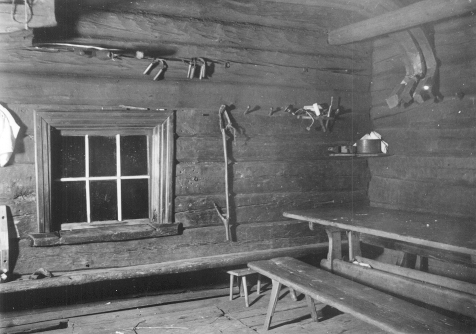 Maaninka, Petsamo. Vatalan savupirtti. Kuvausaika: 1926-28. Valokuvaaja: Ahti Rytk�nen. Kuopion kulttuurihistoriallisen museon kokoelmat.